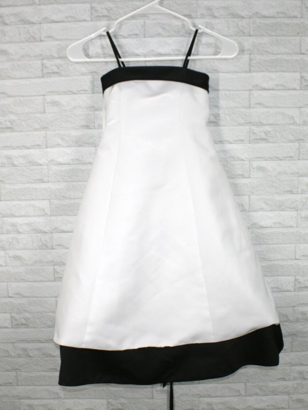 DAVID'S BRIDAL Gown Flowergirl Dress H8052 Formal Satin White and Black Girls 5